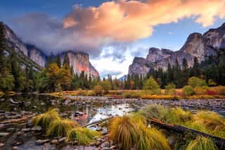 Beautiful View Of Yosemite National Park At Sunset In California - Wall Mural