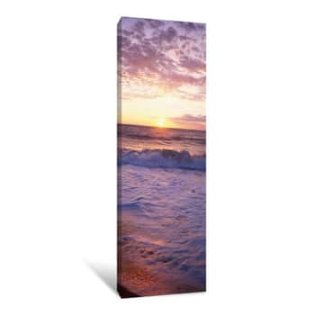 Image of Sunrise Over The Sea - Canvas Print