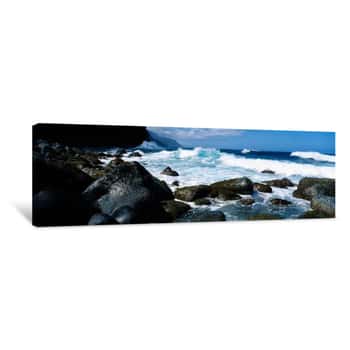 Image of Waves Breaking Rocks At The Coast, Na Pali Coast, Kauai, Hawaii, USA Canvas Print