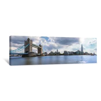 Image of Die Skyline Von London: Von Der Tower Bridge Bis Zur London Bridge An Einem Sonnigen Tag Im Sommer Canvas Print