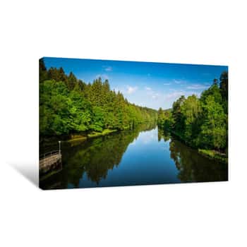 Image of Spiegelung Der Wolken Und Bäume Im Fluss Im Bayerischen Wald Canvas Print