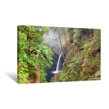 Image of Metlako Falls Along Columbia River Gorge In Oregon USA America Canvas Print