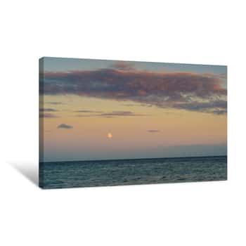 Image of Mondaufgang Am Abend über Dem Meer Canvas Print